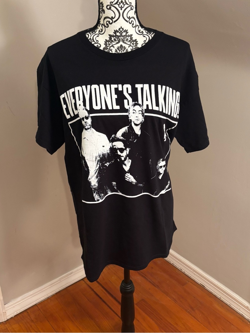 NWOT All Time Low "Everyone's Talking!" Tour band T-Shirt size Medium Pop-Punk